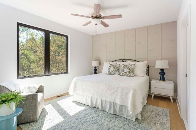 Building Photo - 981- 987 Fifth Street SW