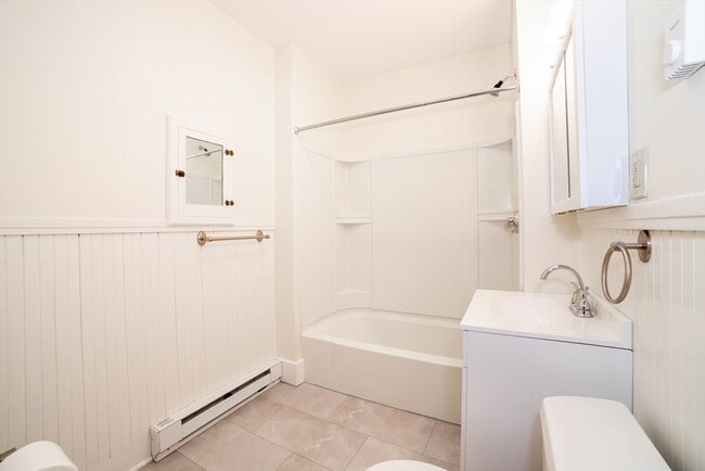 Building Photo - 82 Tower St