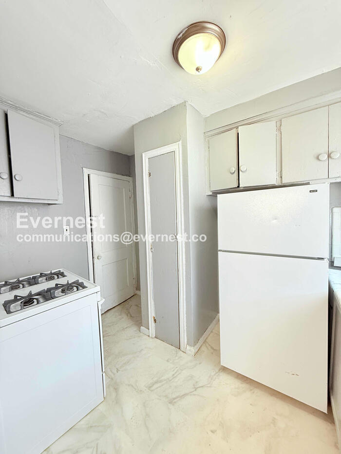 Building Photo - 12131 Schaefer Hwy