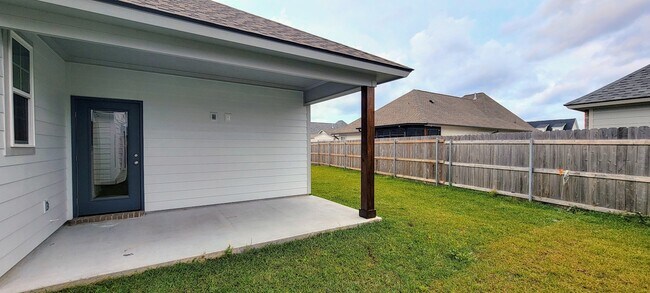 Building Photo - 204 Bennington Ln