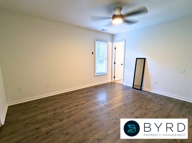 Building Photo - 5006 Glen Tara Dr