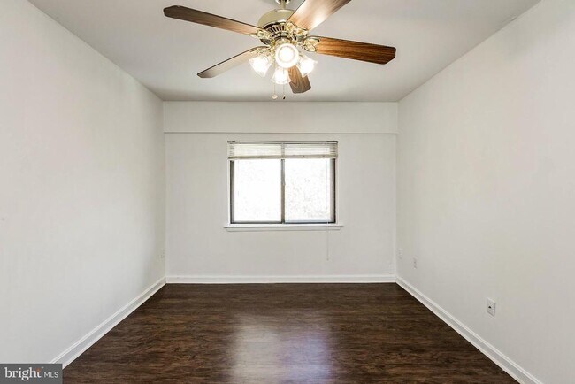 Building Photo - 5438 Ring Dove Ln