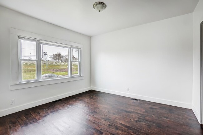 Building Photo - Cozy 3 bedroom w/backyard