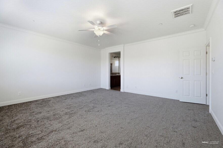 Building Photo - 2439 Lincoln Airpark Dr