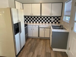 Building Photo - Updated 3 Bed, 1 Bath Upper Unit in Greeley!
