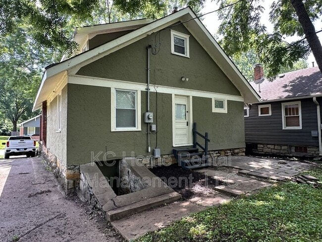 Building Photo - 4402 Adams St