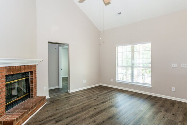 Building Photo - 3381 Chadbury Dr NW