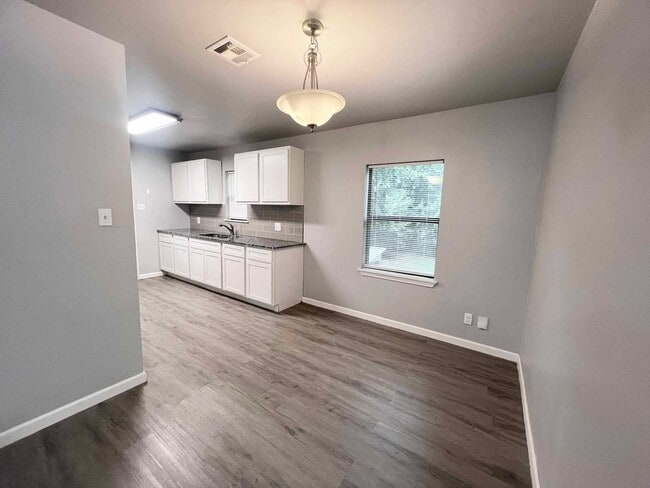 Building Photo - Updated Home in the Heart of NW OKC – Excellent Location!