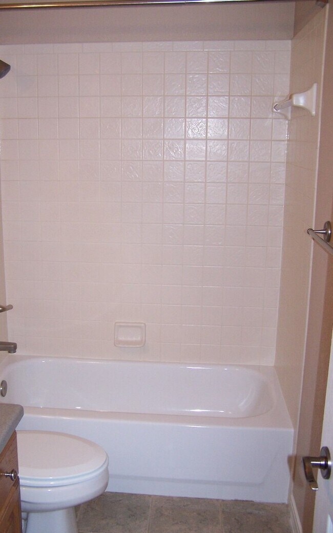 Building Photo - 2361 Craycroft Dr