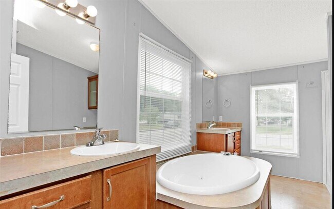 Building Photo - 200 Preakness Dr