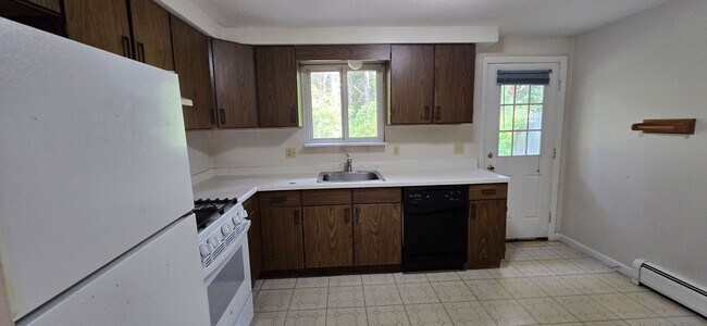 Building Photo - 206-208-208 Higgins Crowell Rd