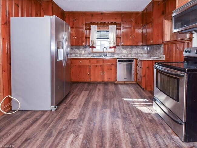 Building Photo - 3872 Leo St