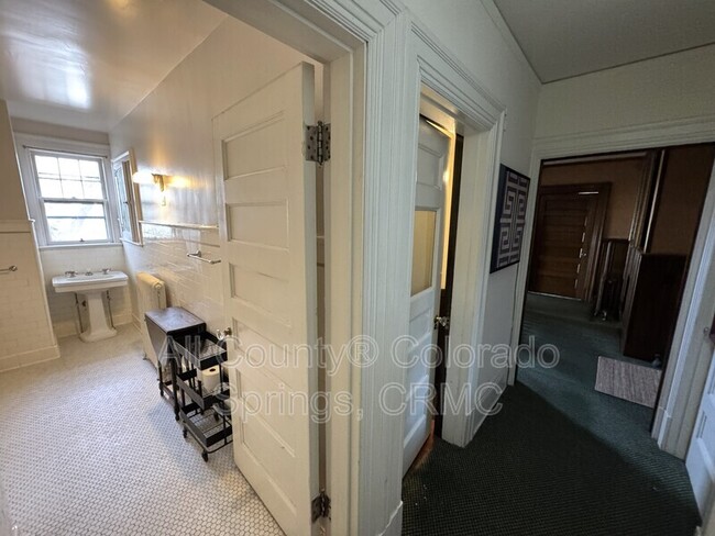 Building Photo - 1238 Wood Ave