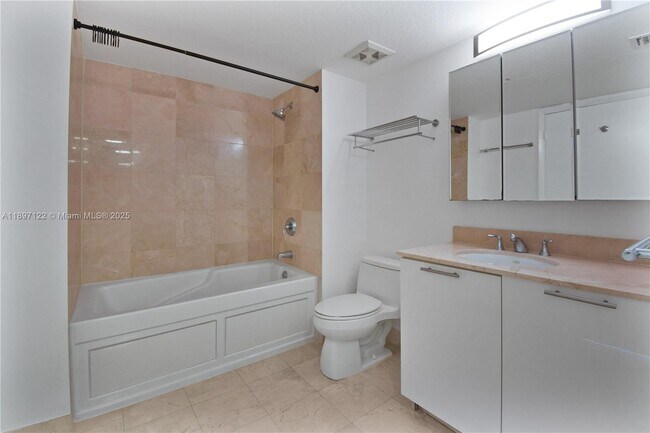 Building Photo - 1800 N Bayshore Dr