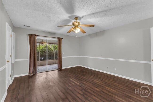 Building Photo - 138 Penn Station