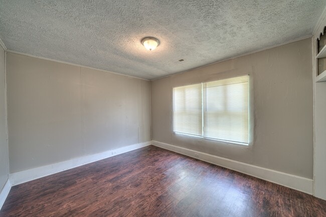 Building Photo - 620 N Moran St