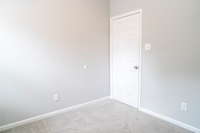 Building Photo - 3915 Brookmeade Dr