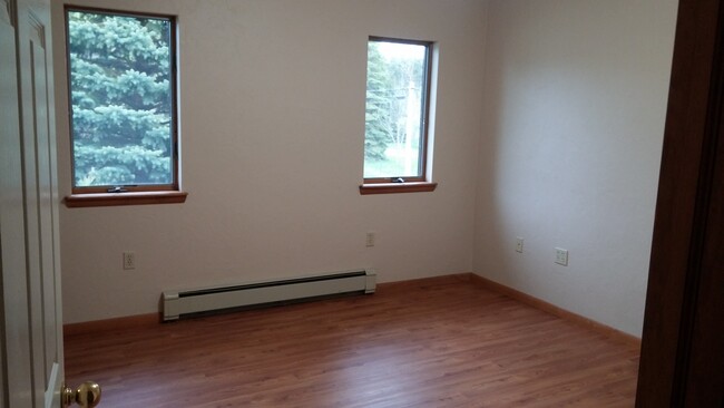 Master bedroom with lots of natural light - 200 S Maple Ave