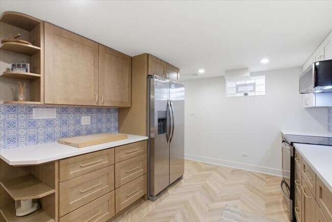 Building Photo - 9237 Lincolnwood Dr