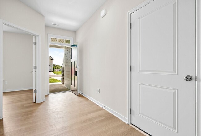 Building Photo - $3,000 / 2 br / 2 ba / 1,650 sqft