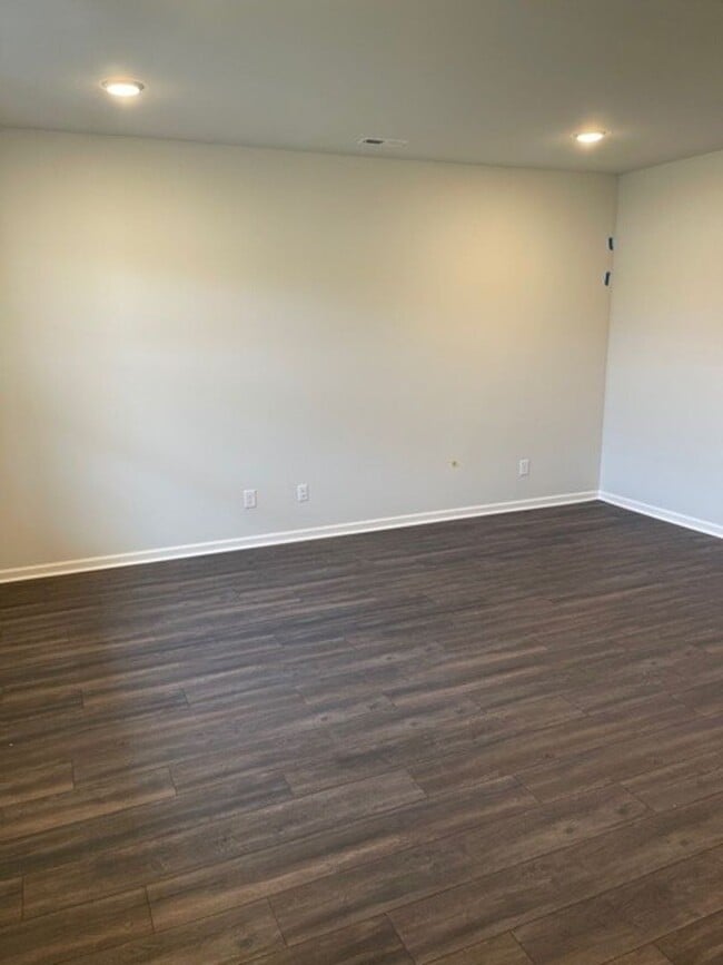 Building Photo - Stunning condo is South Murfreesboro