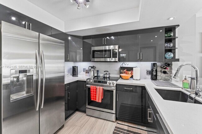 Building Photo - 1450 Lincoln Rd