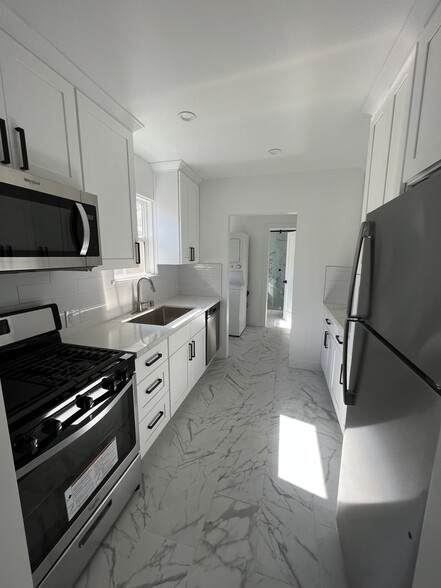 Building Photo - 428 N Glenwood Plz