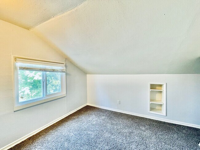 Building Photo - 1403 S 99th St