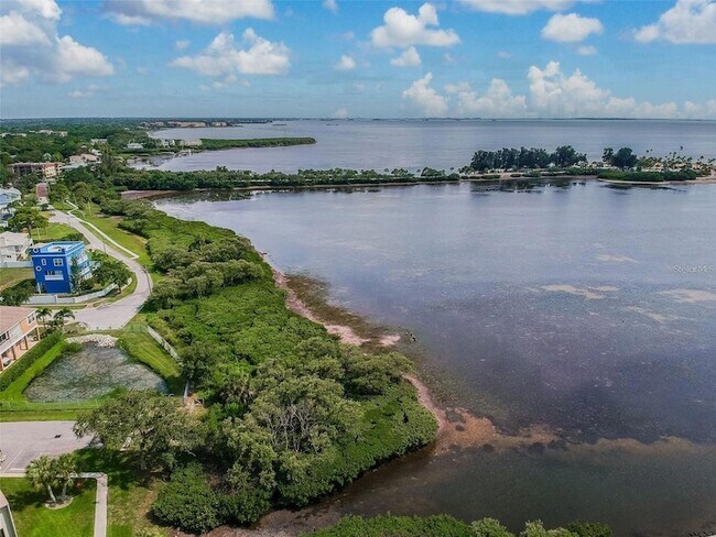 Building Photo - 621 Windrush Bay Dr