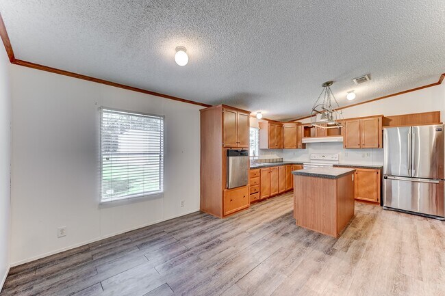 Building Photo - 418 County Rd 643