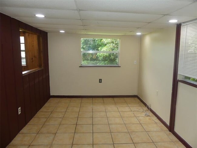 Building Photo - 4725 SW 65th Ave