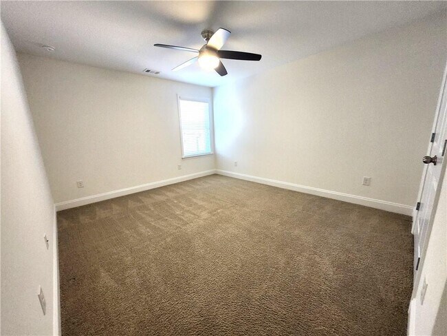 Building Photo - 830 Grove Valley Dr