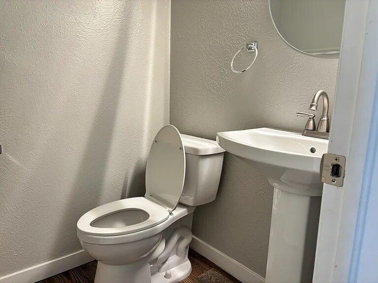 Building Photo - 4725 Nelson St