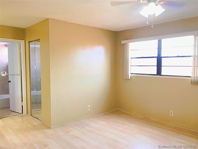 Building Photo - 6334 NW 170th Ln