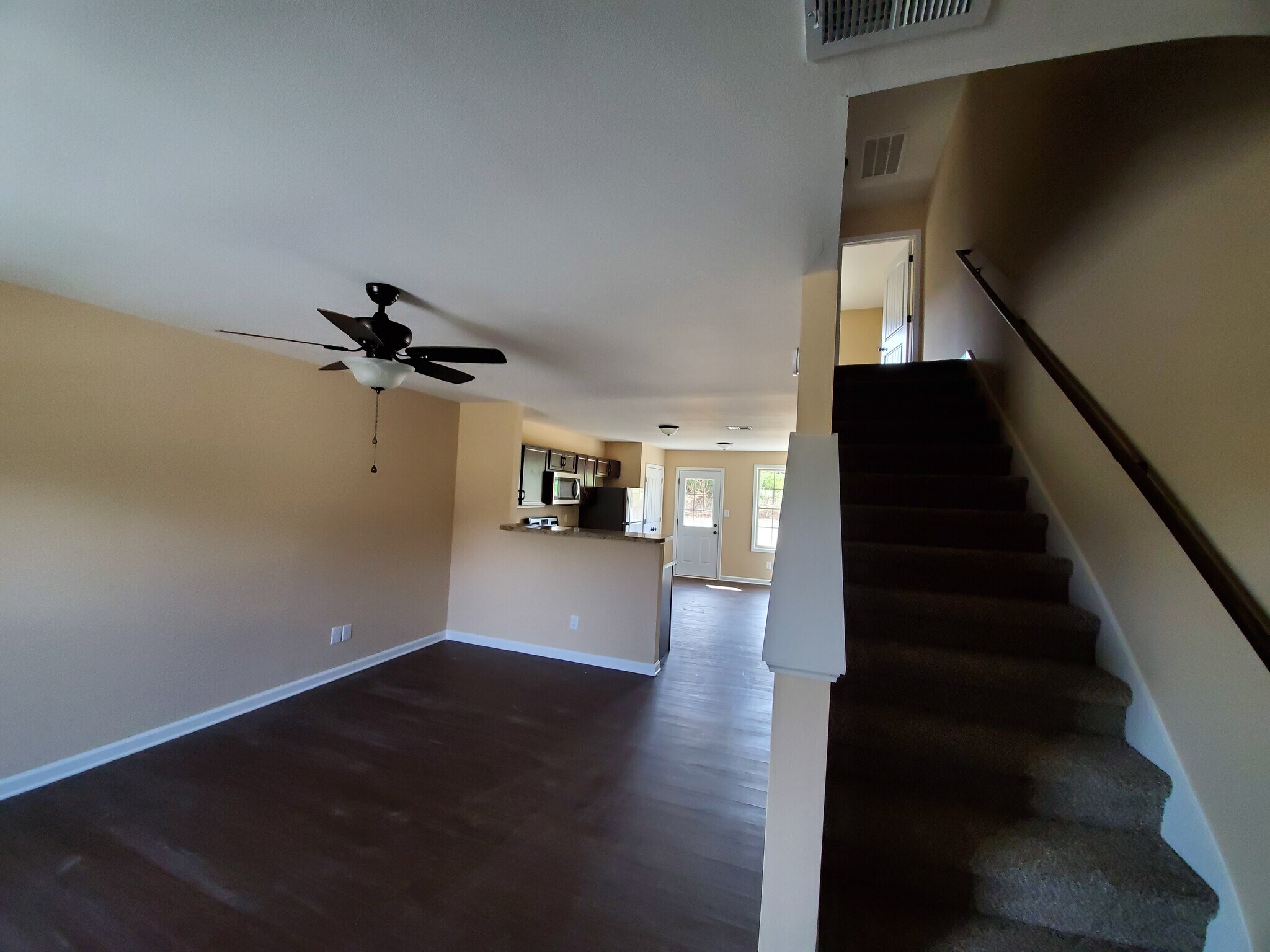 Building Photo - 153 Center Pointe Dr