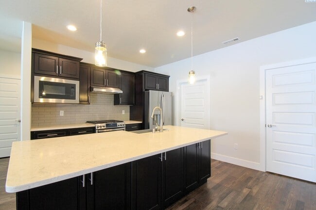 Primary Photo - 4 Bed/2 Bath Home in Richland
