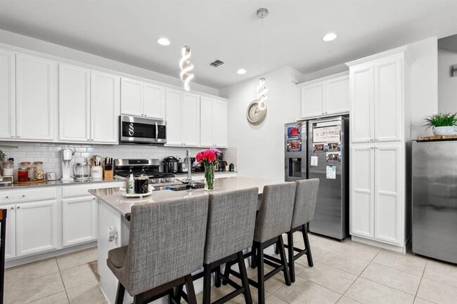 Building Photo - 6262 Goldcoast Ave