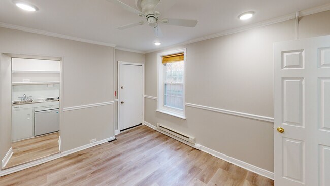 Building Photo - 312 S 16th St