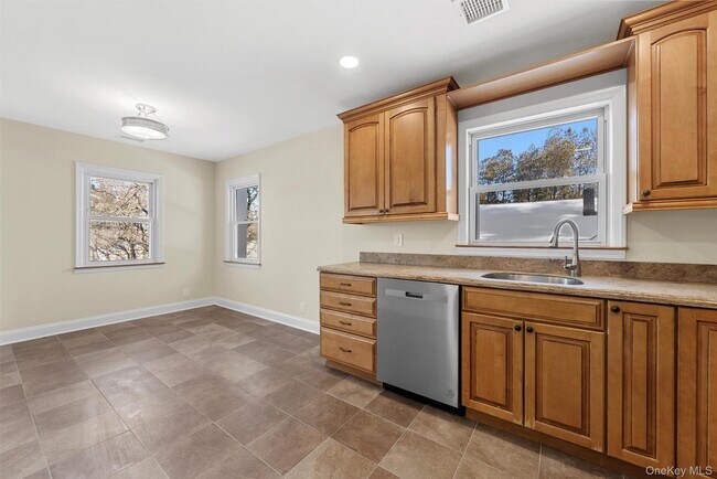 Building Photo - 913 Parkway Pl