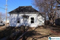 Building Photo - Cozy Two Bedroom Home