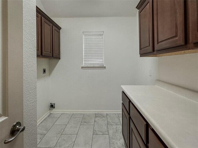 Building Photo - 11032 River Plantation Dr