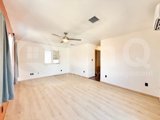 Building Photo - 3907 S Farmer Ave