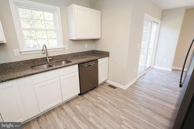 Building Photo - 2005 S Old Mill Dr