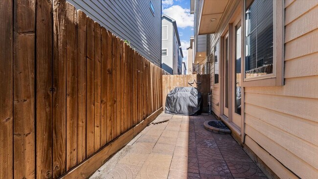 Building Photo - 931 W 23rd St