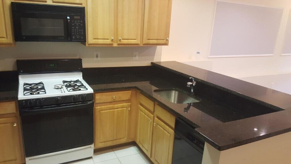 Kitchen - New Granite Countertop - 1619 12th St NW