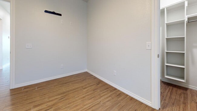Building Photo - 13638 Northeast Lafayette Drive