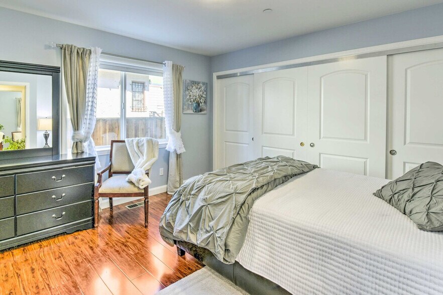 Building Photo - 532 52nd St