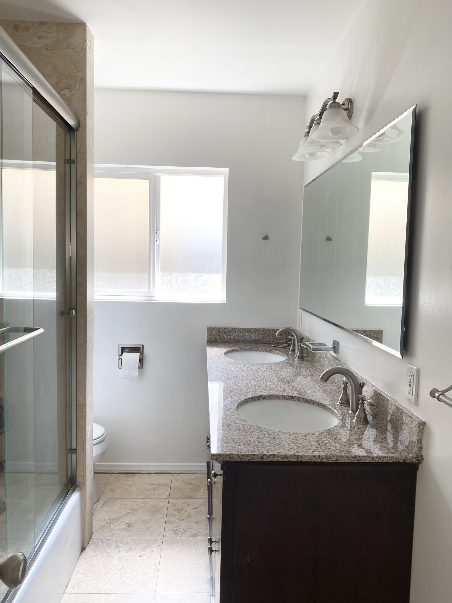 Shared bathroom - 2215 Harriman Ln