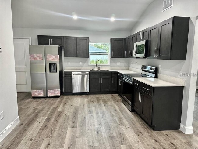 Building Photo - 209 Lemans Dr