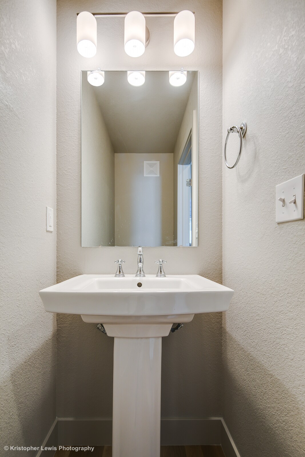 Building Photo - 1559 King St